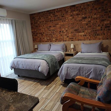 Twins Guest House Astoni Vanderbijlpark Exteriér fotografie