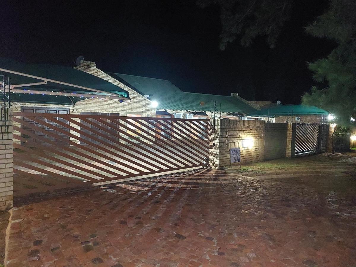Twins Guest House Astoni Vanderbijlpark Exteriér fotografie